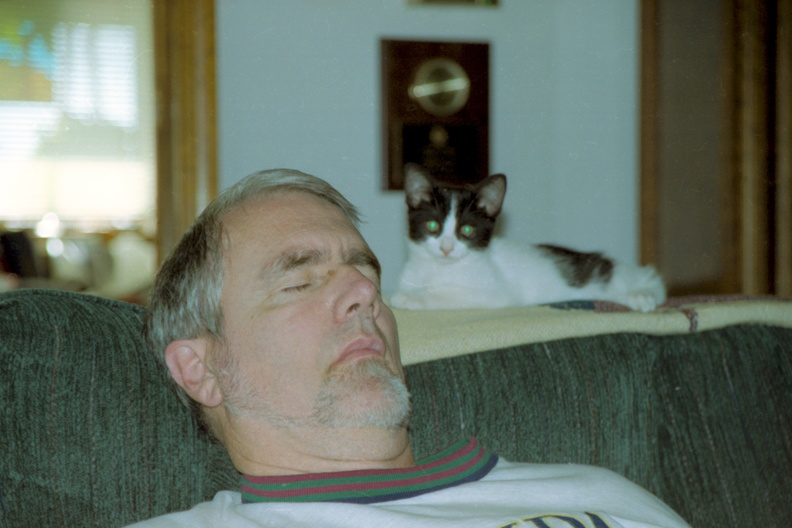 Dad Asleep and Aunt Lindas Cat.JPG